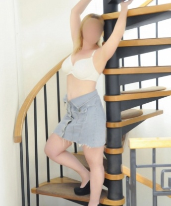 Сладкая блондинка с шаловливыми глазками и развратными фантазиями приглашает на чашечку кофе в уютную обстановку. Поговорим, посмеемся и, возможно, чуть-чуть побалуемся. 11724, 27 лет