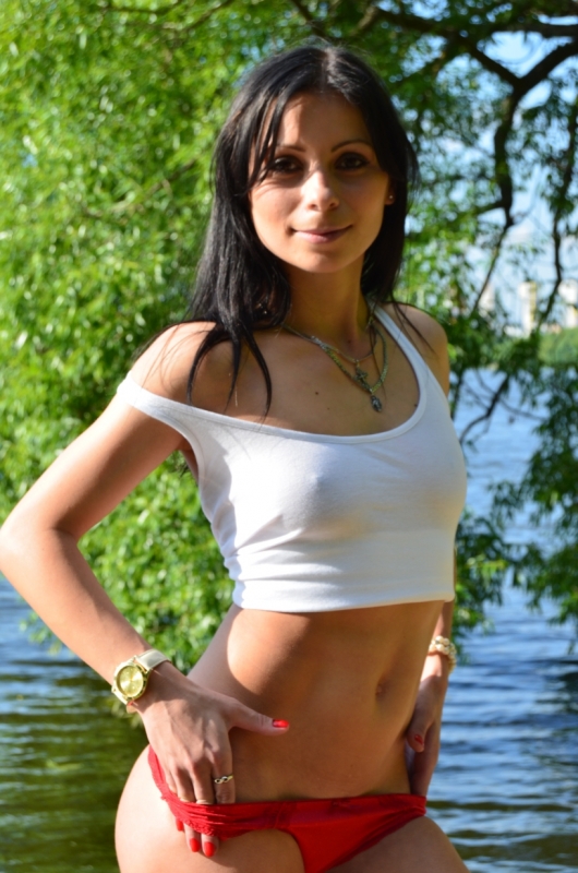 Соблазнительная брюнетка ждет тебя! Готова погрузить тебя в мир страсти и наслаждения. Приезжай ко мне и ты позабудешь обо всех своих заботах. Только для тебя - день полный разврата! 19028, 22 года